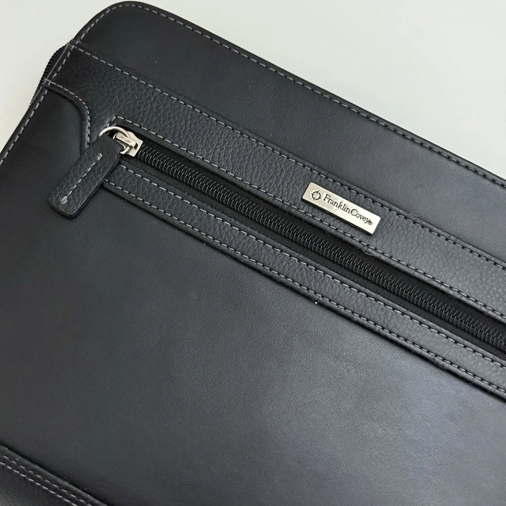 Franklin Covey Zip Around Black Classic Planner 7 Ring 10.5